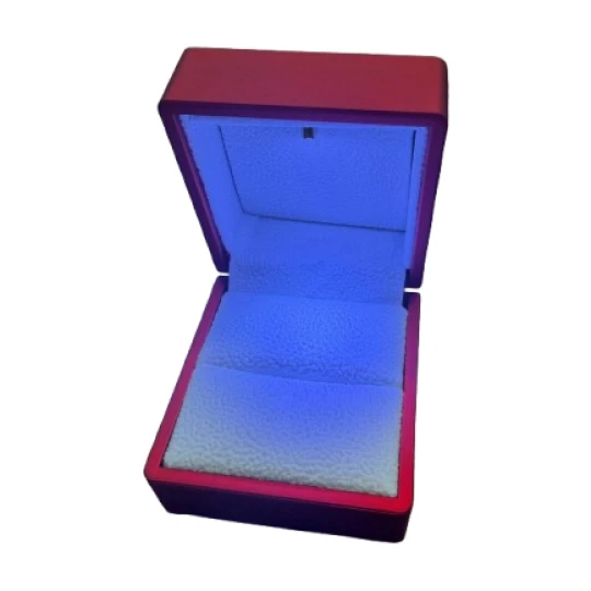 Красная коробочка с подсветкой 