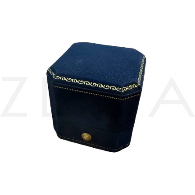Синяя бархатная коробочка под кольцо