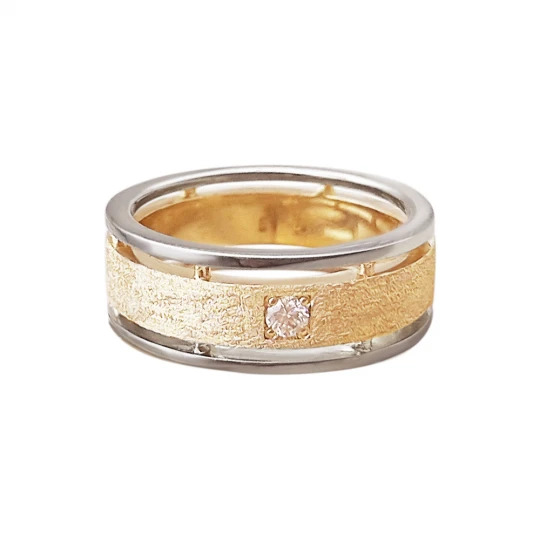 Обручальное кольцо с алмазной обработкой