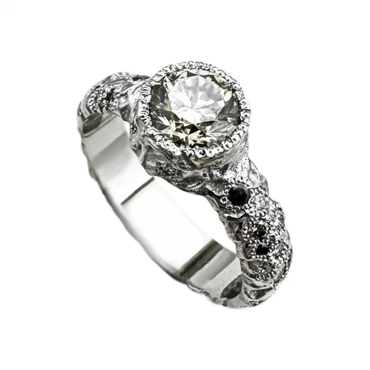 Помолвочное кольцо с текстурой