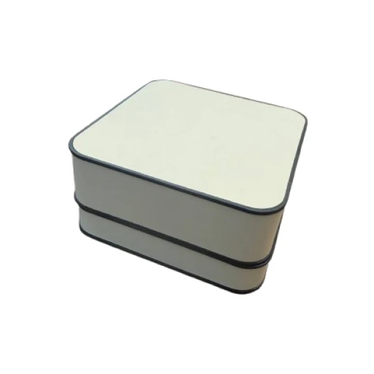 Белая коробочка с оконтовкой под  браслет